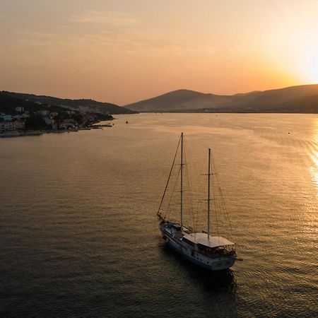 Apartments By The Sea Arbanija, Ciovo - 4320 Trogir Exterior foto